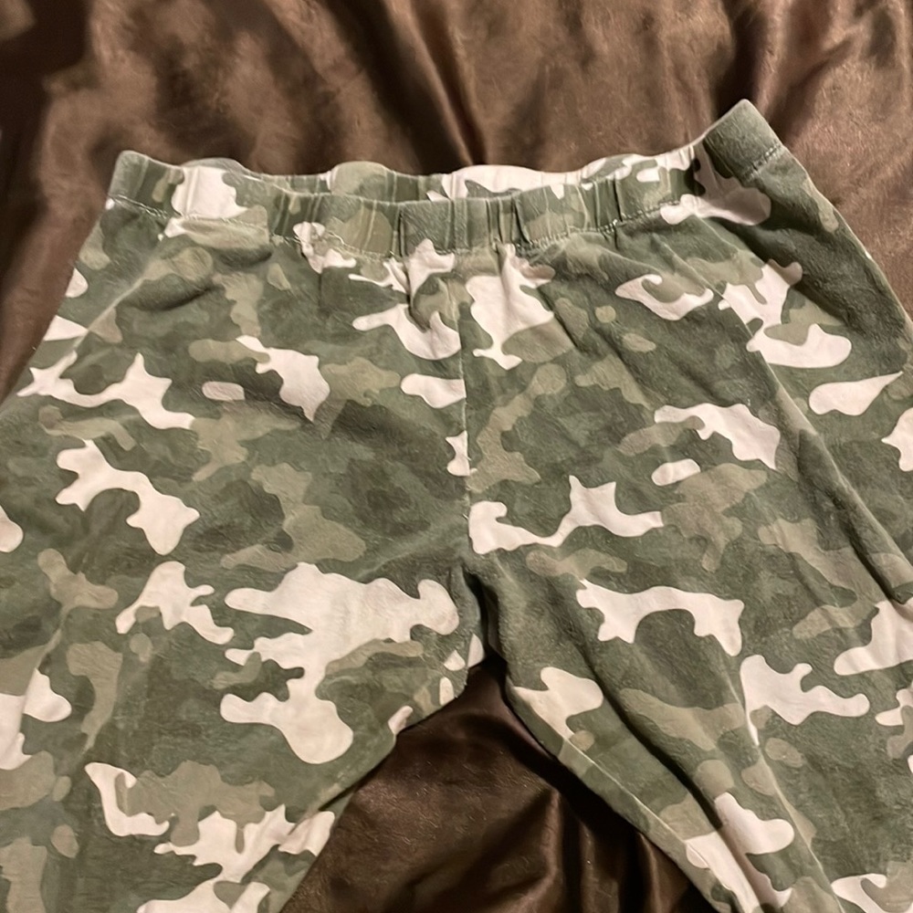 Camo leggings Color-camo Size- XL